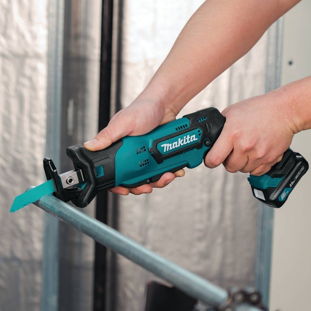 12V Cordless Lithium-Ion Reciprocating Saw Kit A703178