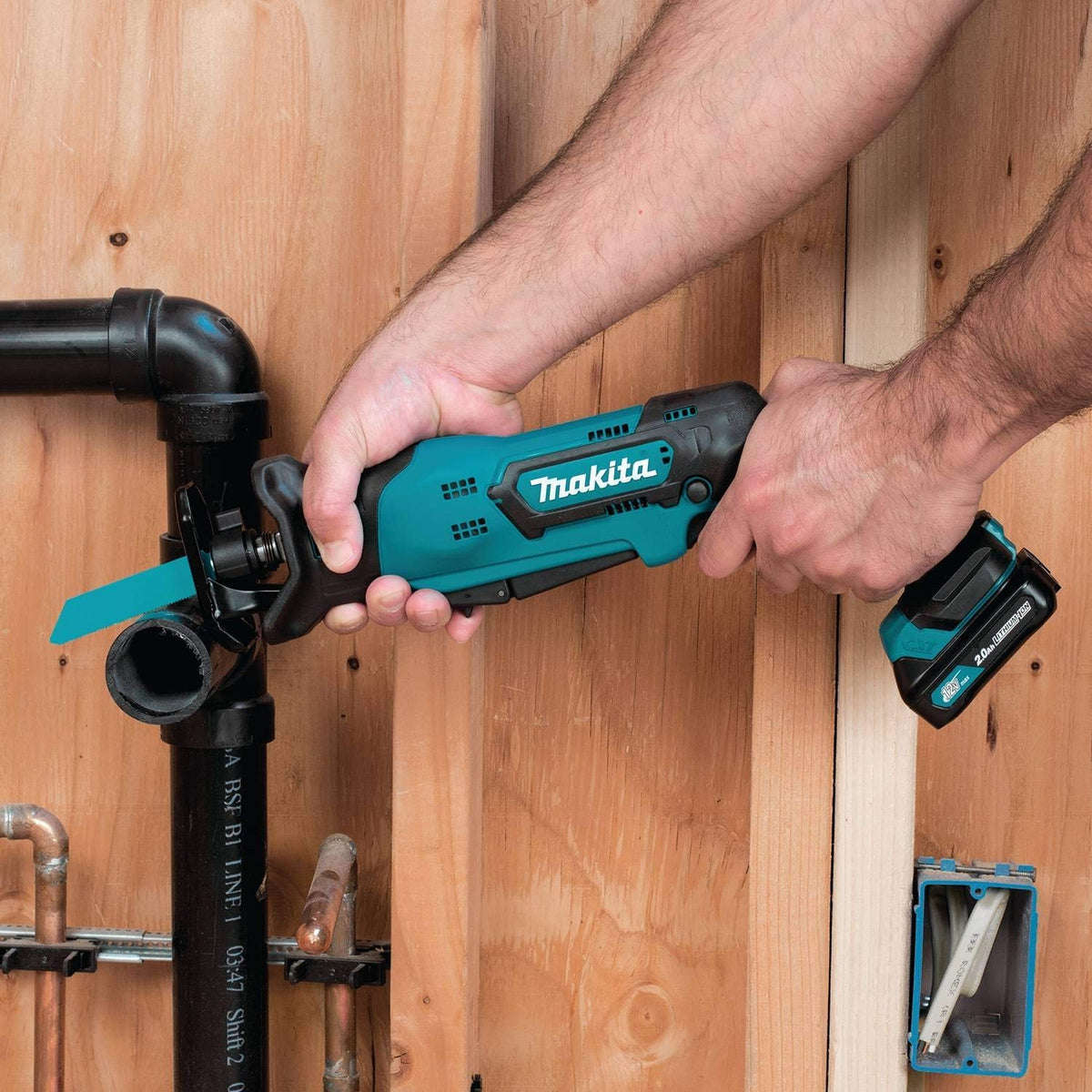 12V Cordless Lithium-Ion Reciprocating Saw Kit A703178